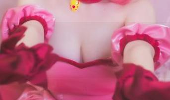 Hatori Sama的春日椿私拍，轻轻一掀，整个春天都跟着羞答答的